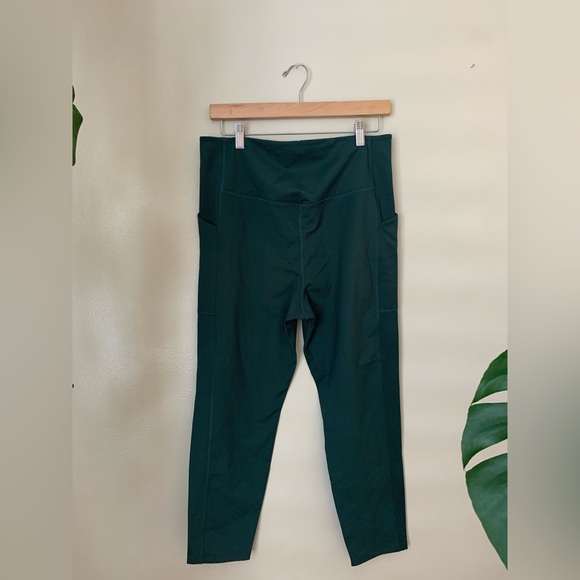 Girlfriend Collective Compressive Pocket Legging in Moss - Picture 5 of 7